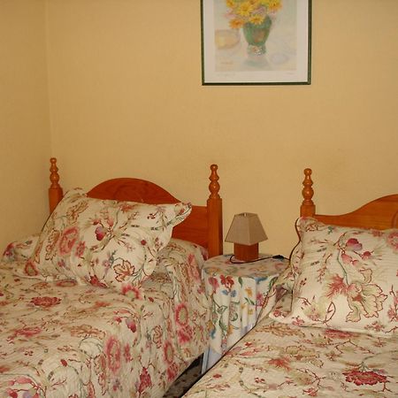 Hostal Puerta Bonita Vista Alegre Madrid Exterior photo